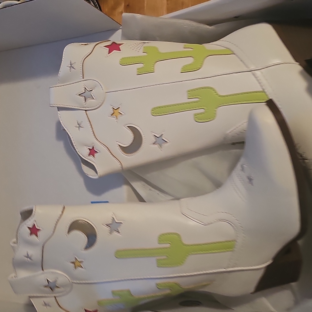 White Cowboy Boots with Cactus and Star Design - Picture 5 of 5